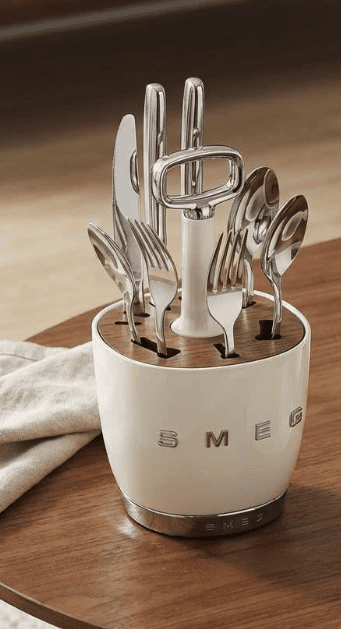 Detalhe do porta-talheres SMEG