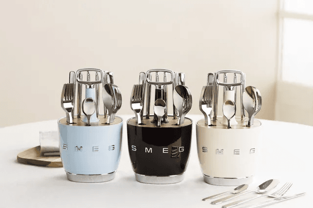 Porta-talheres SMEG nas variantes de cor